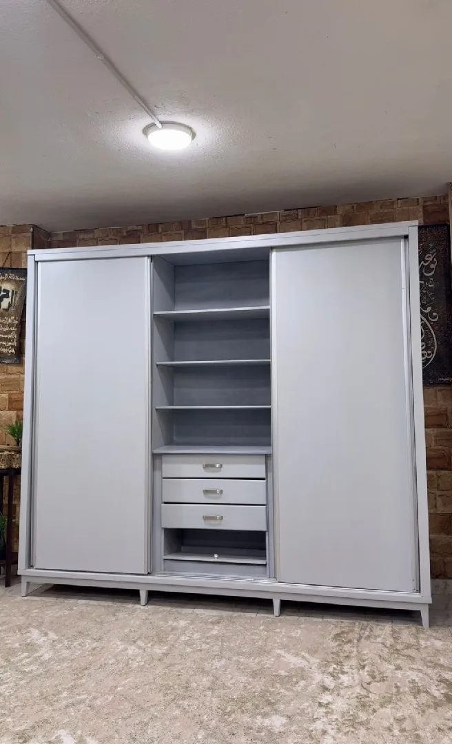 غرفة نوم ماستر modern 🛌✨ 📌فل لاتيه 18 و زان 🪵📌عمق 60_سم 👌📌لون مميز 🩶✨📌سكك هايدرو