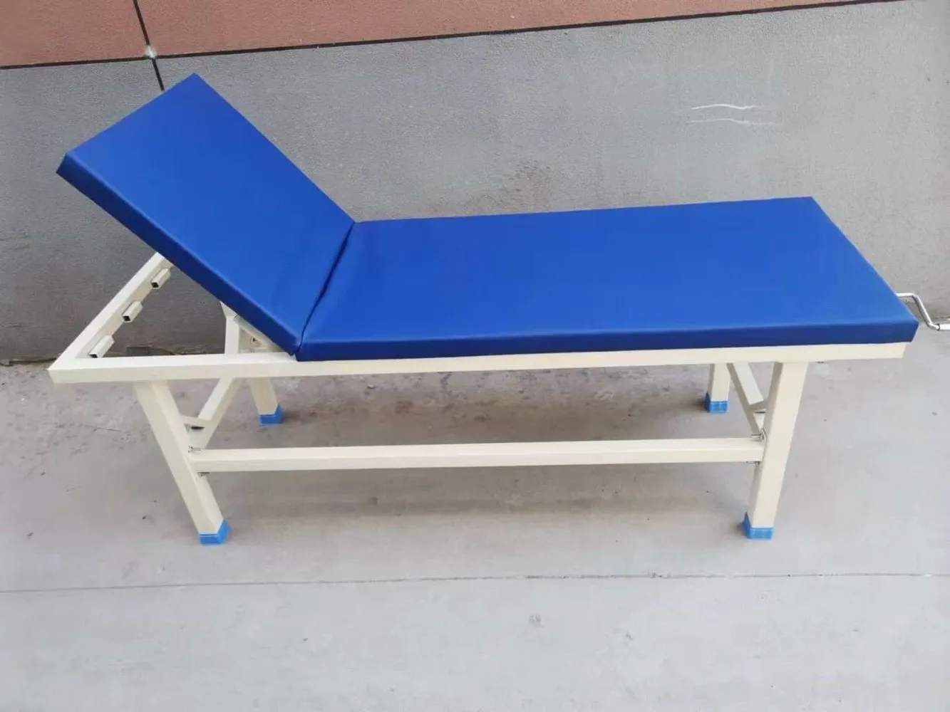 الاسرة الطبية و أثاث العيادات