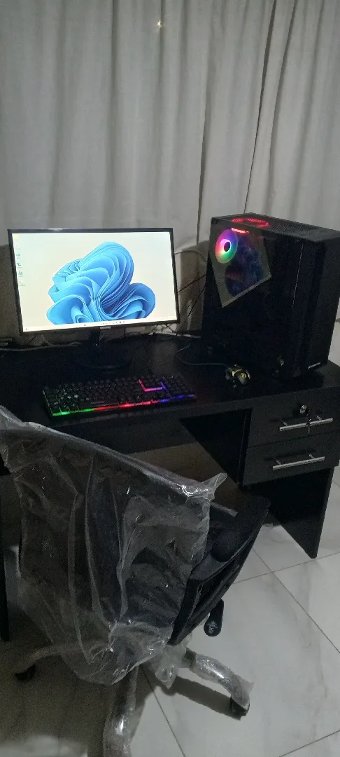 كمبيوتر بشغل كل اشي العاب برامج تصاميم وكاله للبيع بسعر حرق