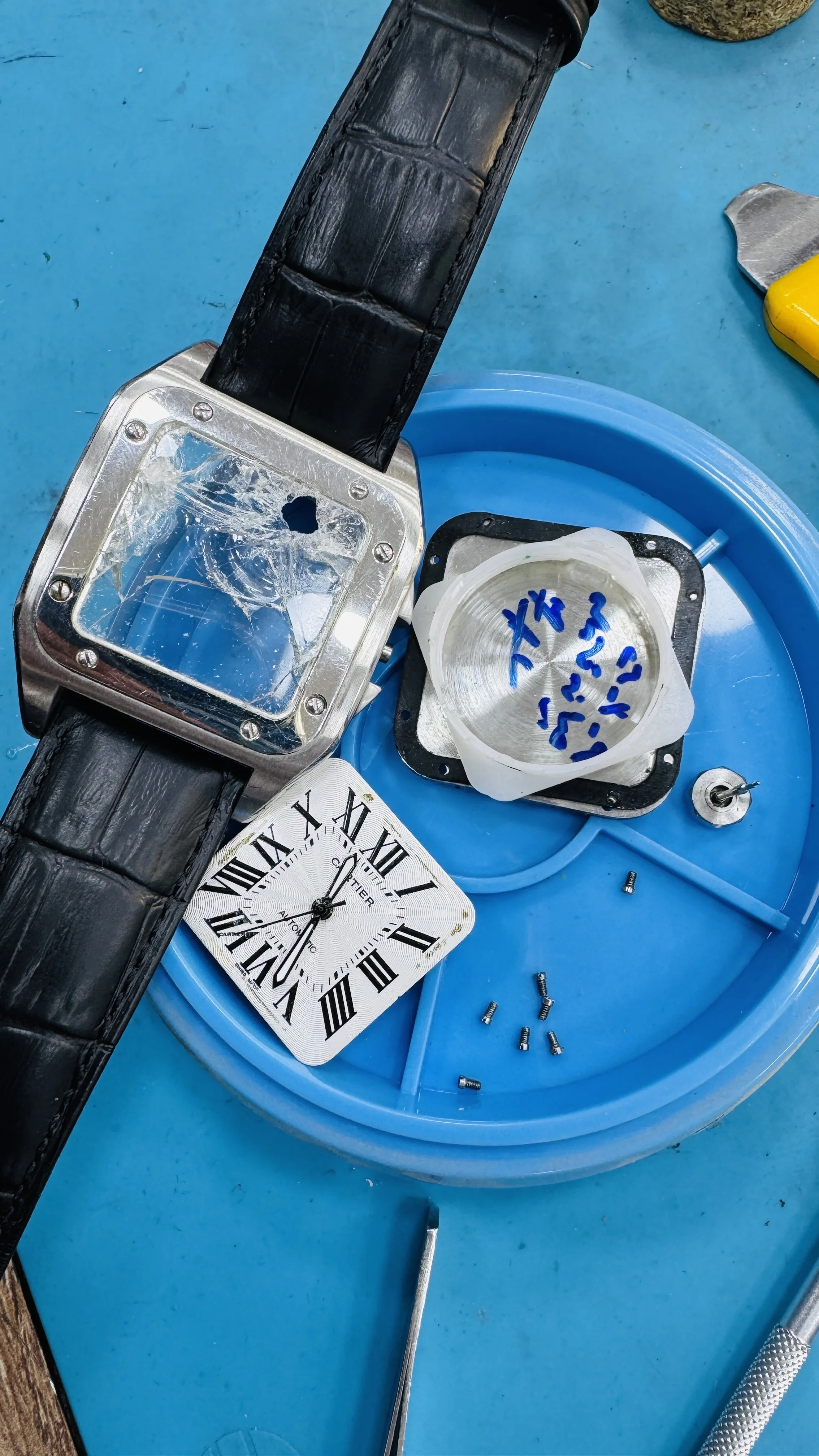 خبراء صيانة جميع انواع الساعات بكفالة