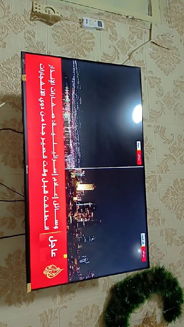 شاشة نوع هايسنس حجم 43 بوصة سمارت بحالة ممتازة مع الريموت الأصلي