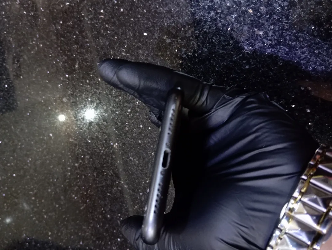 أيفون 11 عادي للبيع او البدل بأيفون فقط موجود بالعقبة