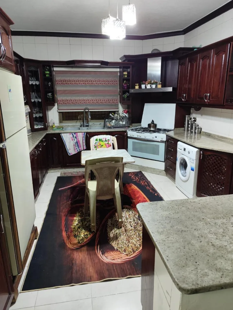 شقة طابق ارضي مع روف للبيع