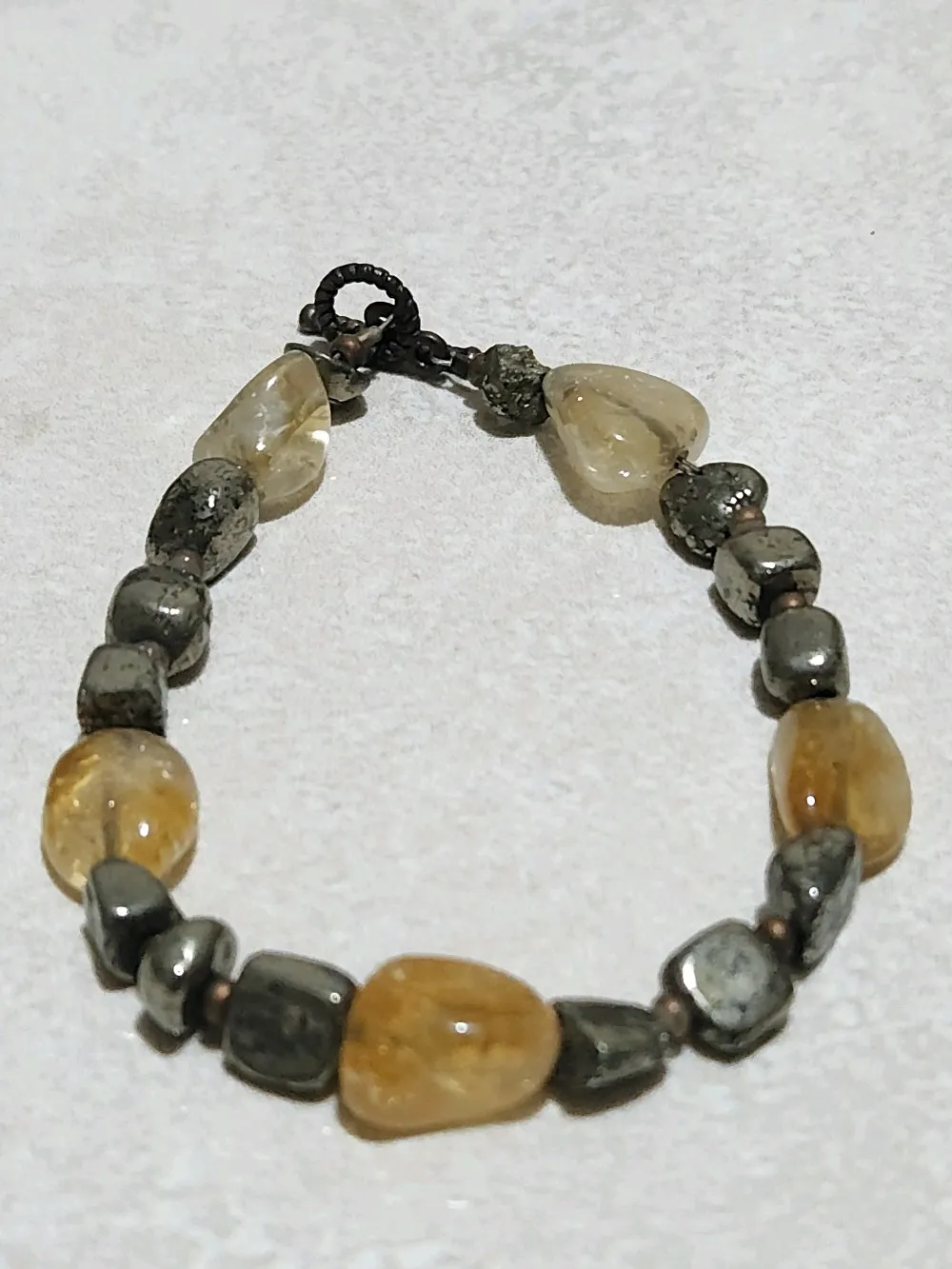 سوار  من السترين الطبيعي والبيريت