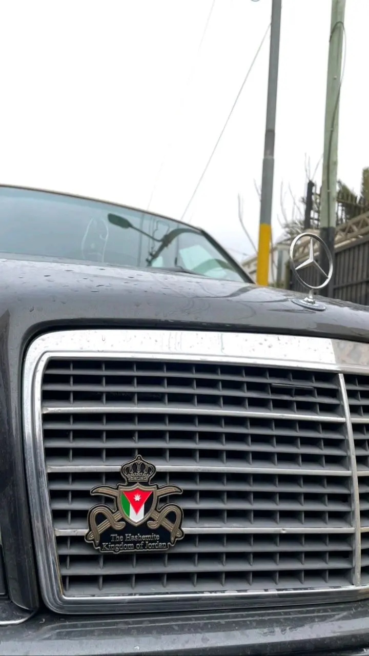 شعار الاردن حديد ثقيل مع قفول ضد السرقه