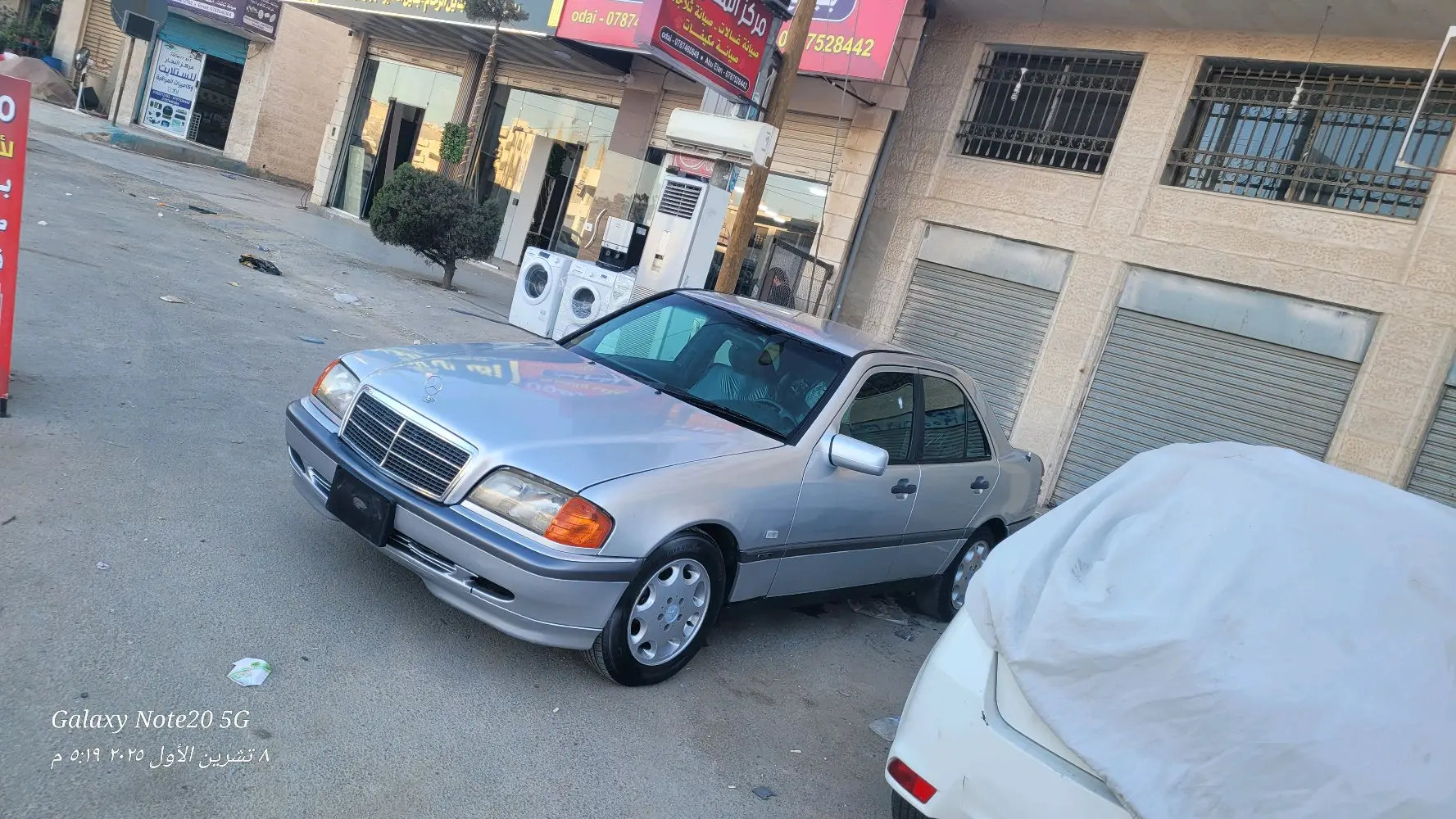 بسم الله الرحمن الرحيمللبيمرسيدس بنز C200 موديل 1997 أصلي لون سلفرماتور 2000cc ا