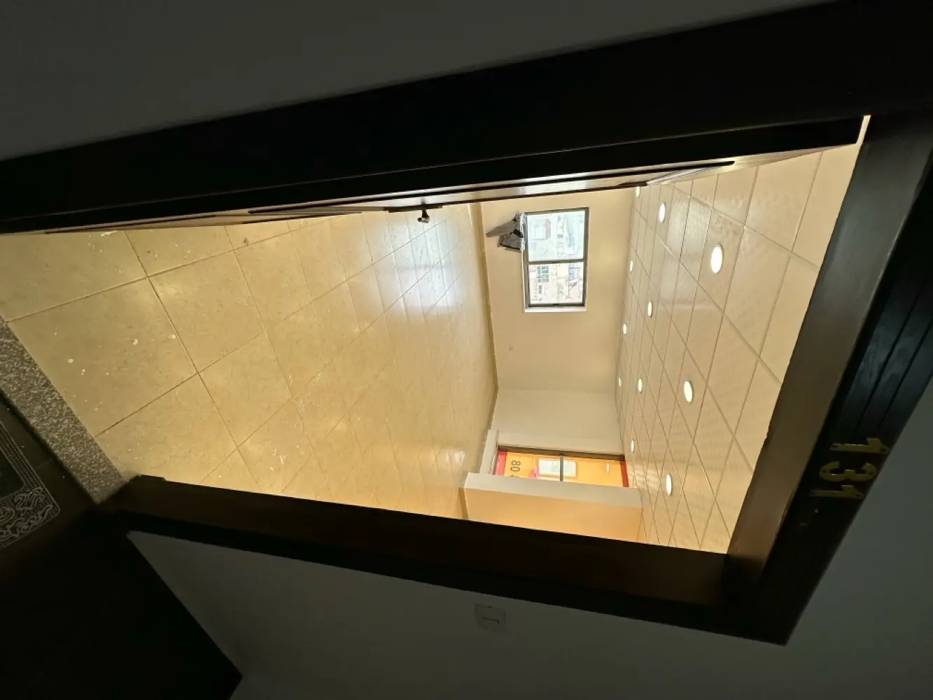 محل للايجار مرج الحمام مجمع فخم بزبط لجنيع الاعمان