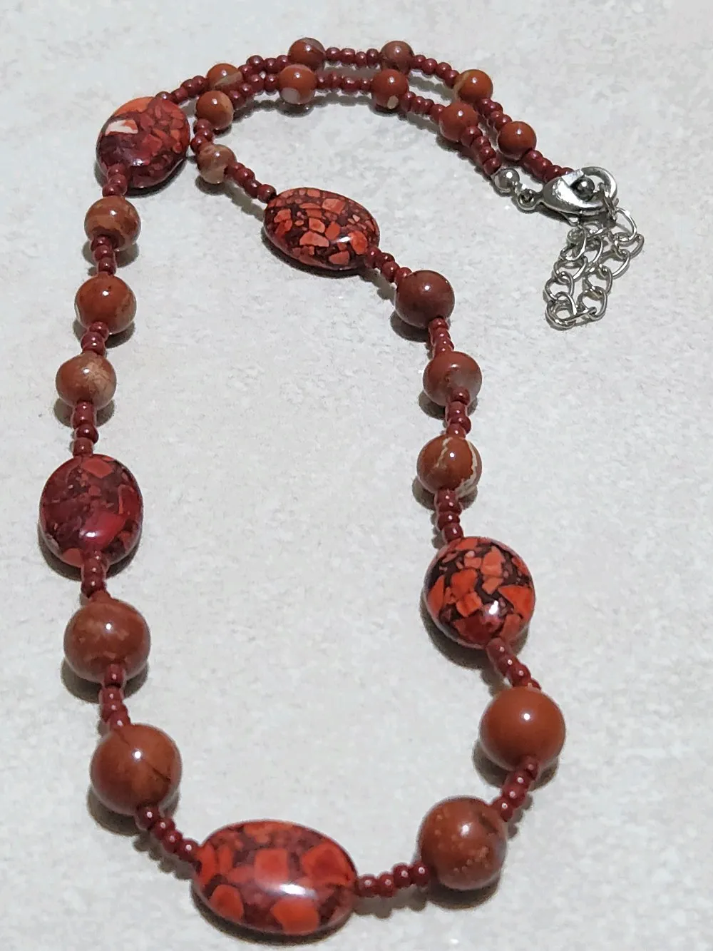 قلادة  طويلة مصنوعة يدويًا