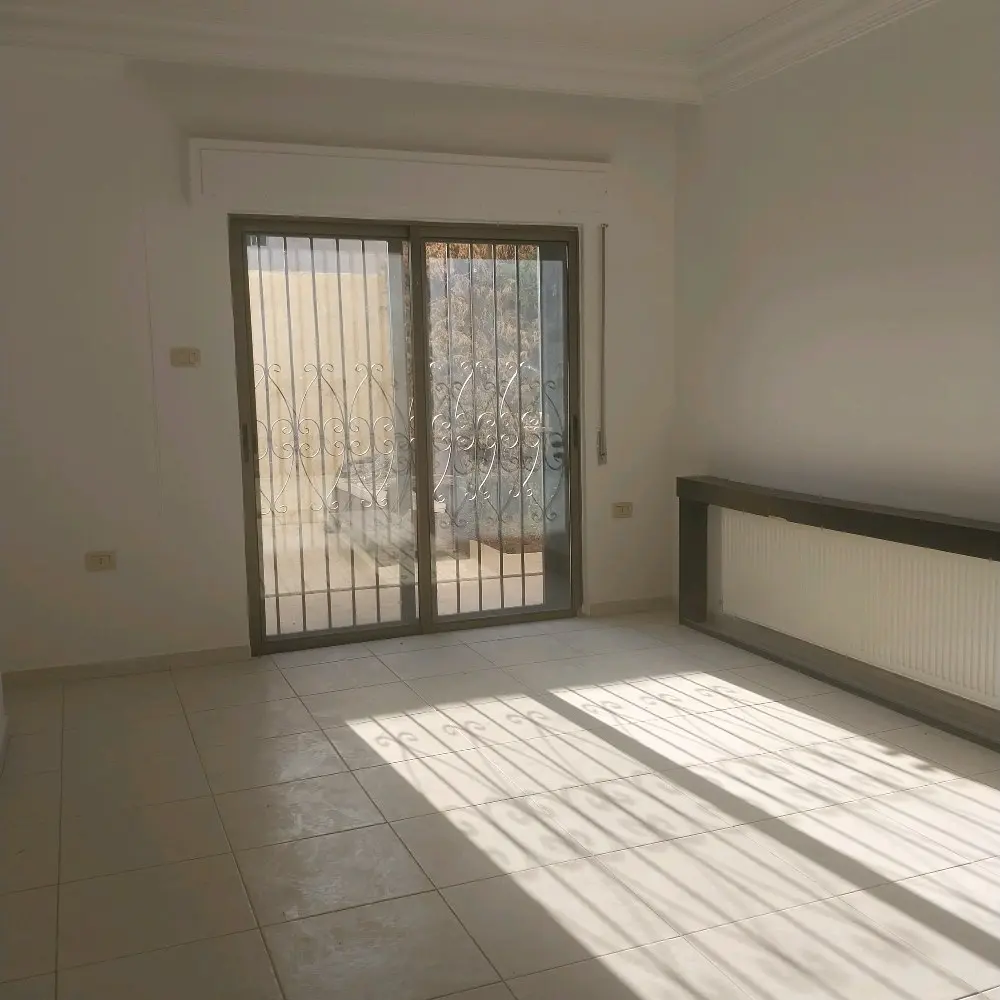 شقه ارضيه للبيع في الرونق