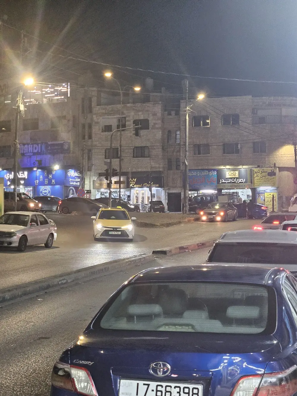 محل ملابس / نوڨيتيه للبيع