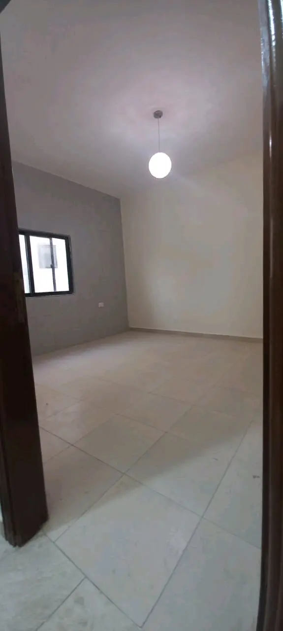 شقة طابقية مميزة للايجار في اربد الحي الشرقي