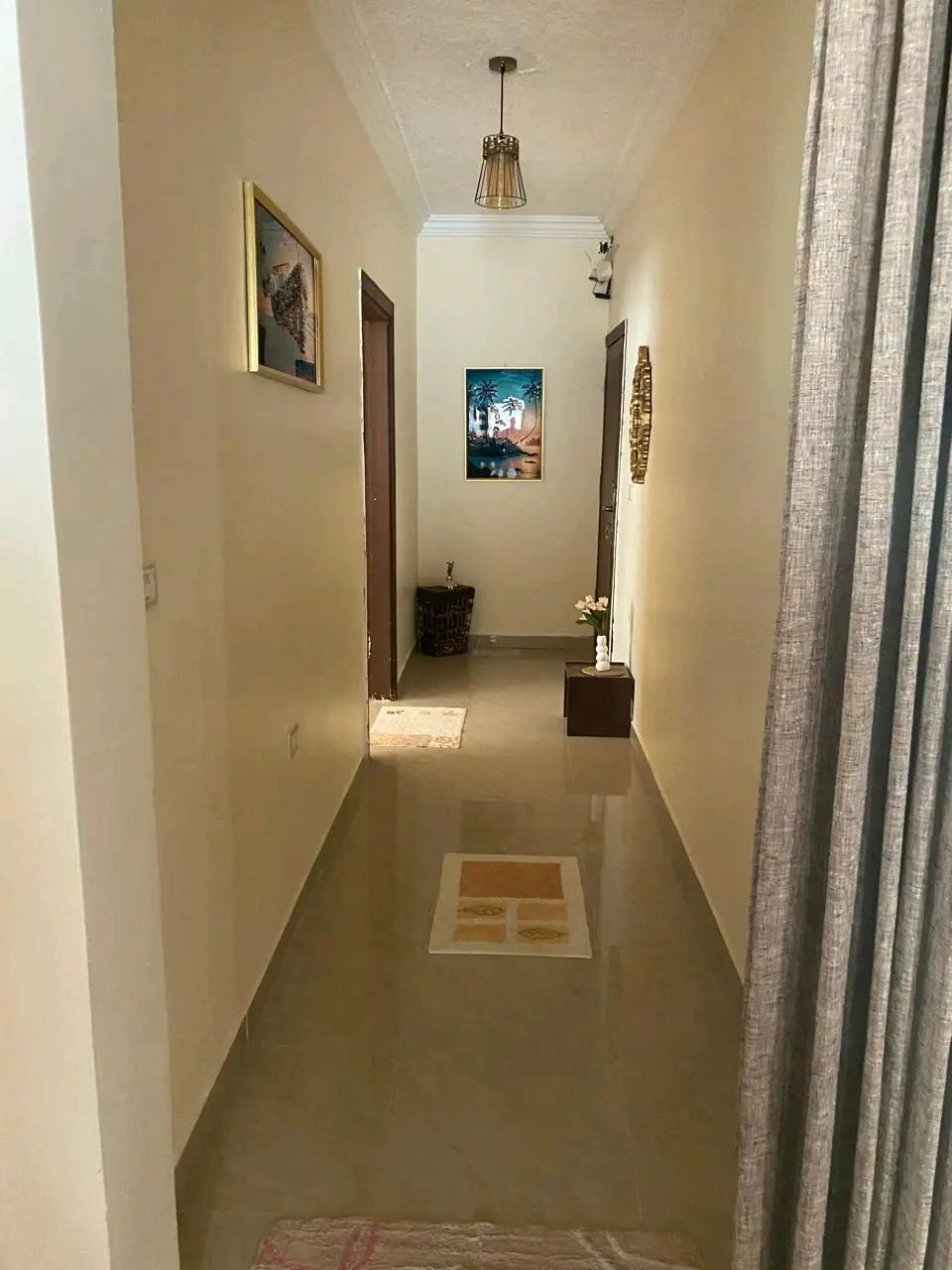 عماره منطقه عمان جبل المناره ٤ طوابق مع روف مسطح الف متر مساحه الارض ٥٣٥ متر مكو