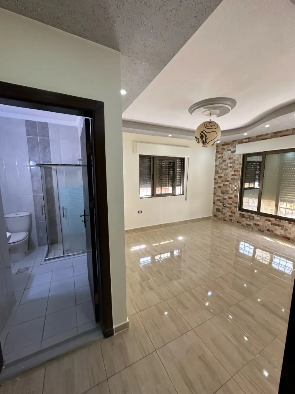 شقه مميزه للايجار قرب اسواق MK الراهبات الورديه/مساحه 165 مناسبه للطلبه الوافدين