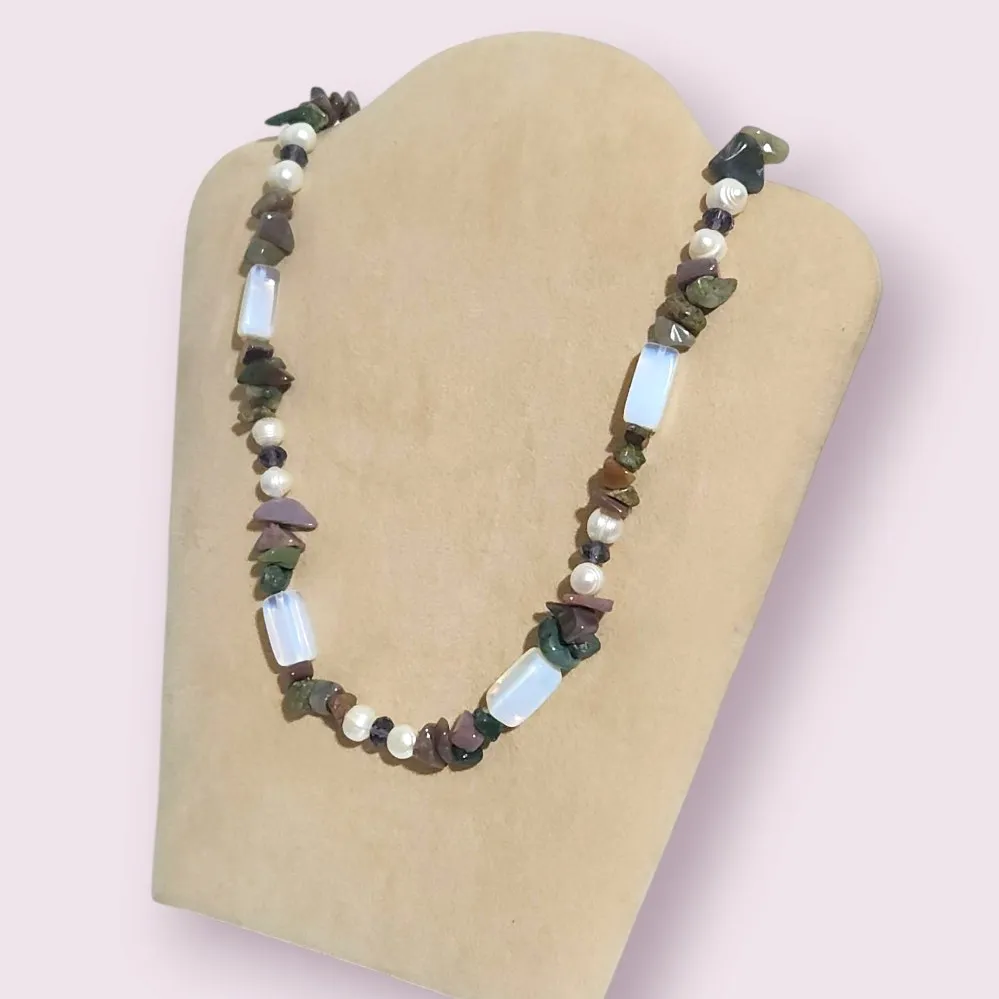 قلادة تشكيلة من الاحجار الطبيعية