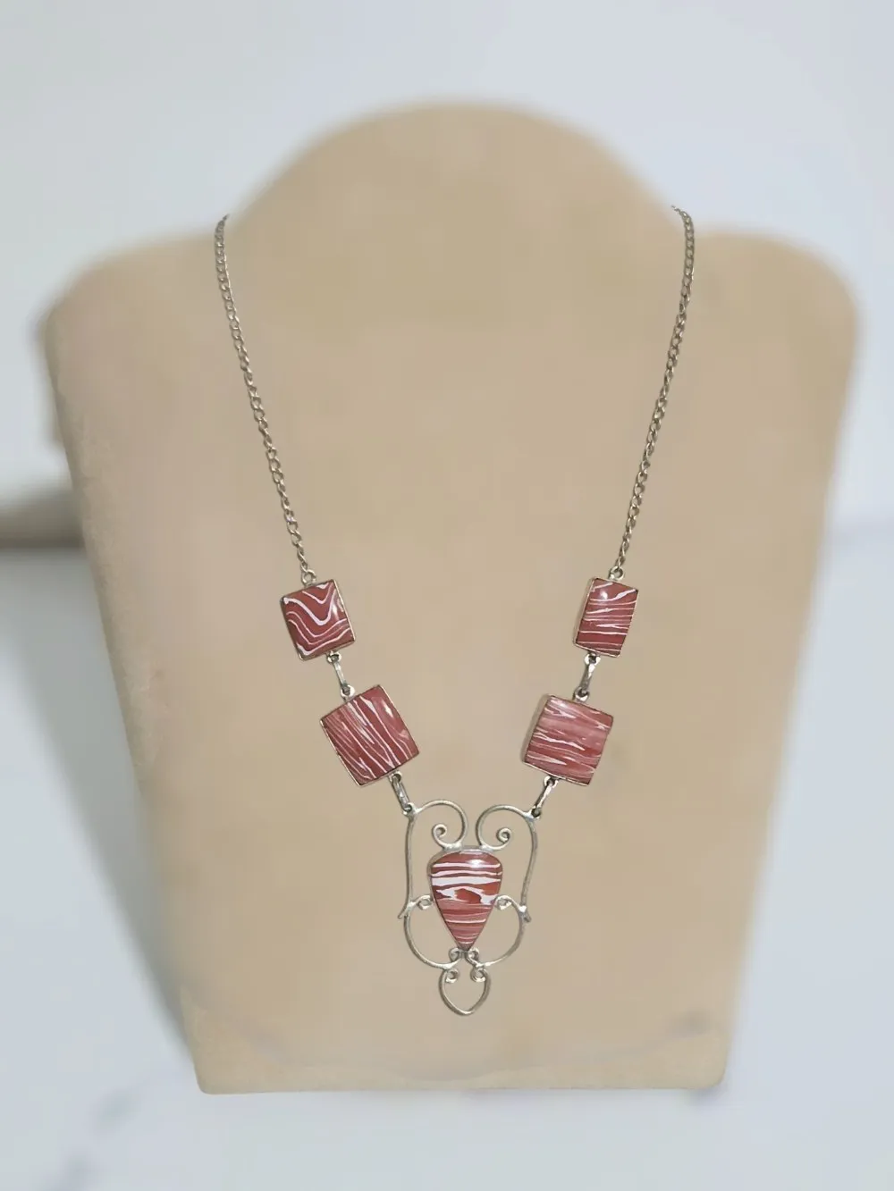 القلادة الفريدة