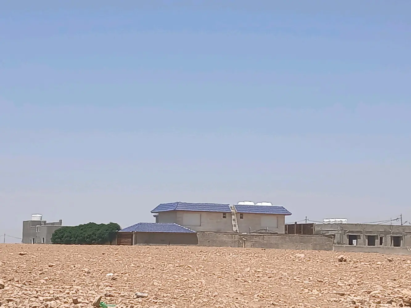 أرض للبيع قرب شارع المطار