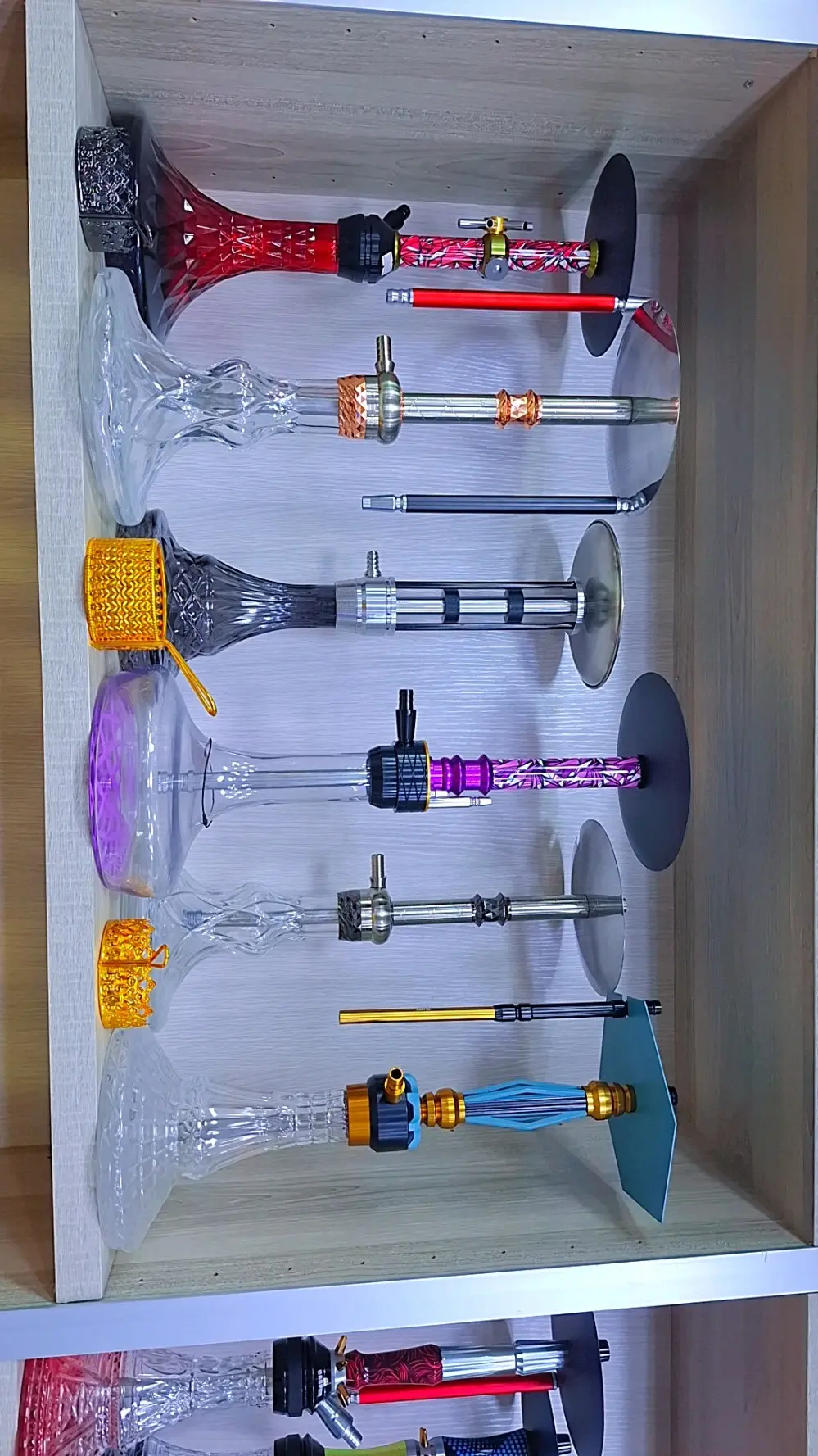 محل مستلزمات تدخين ومعسل يعمل بشكل ممتاز