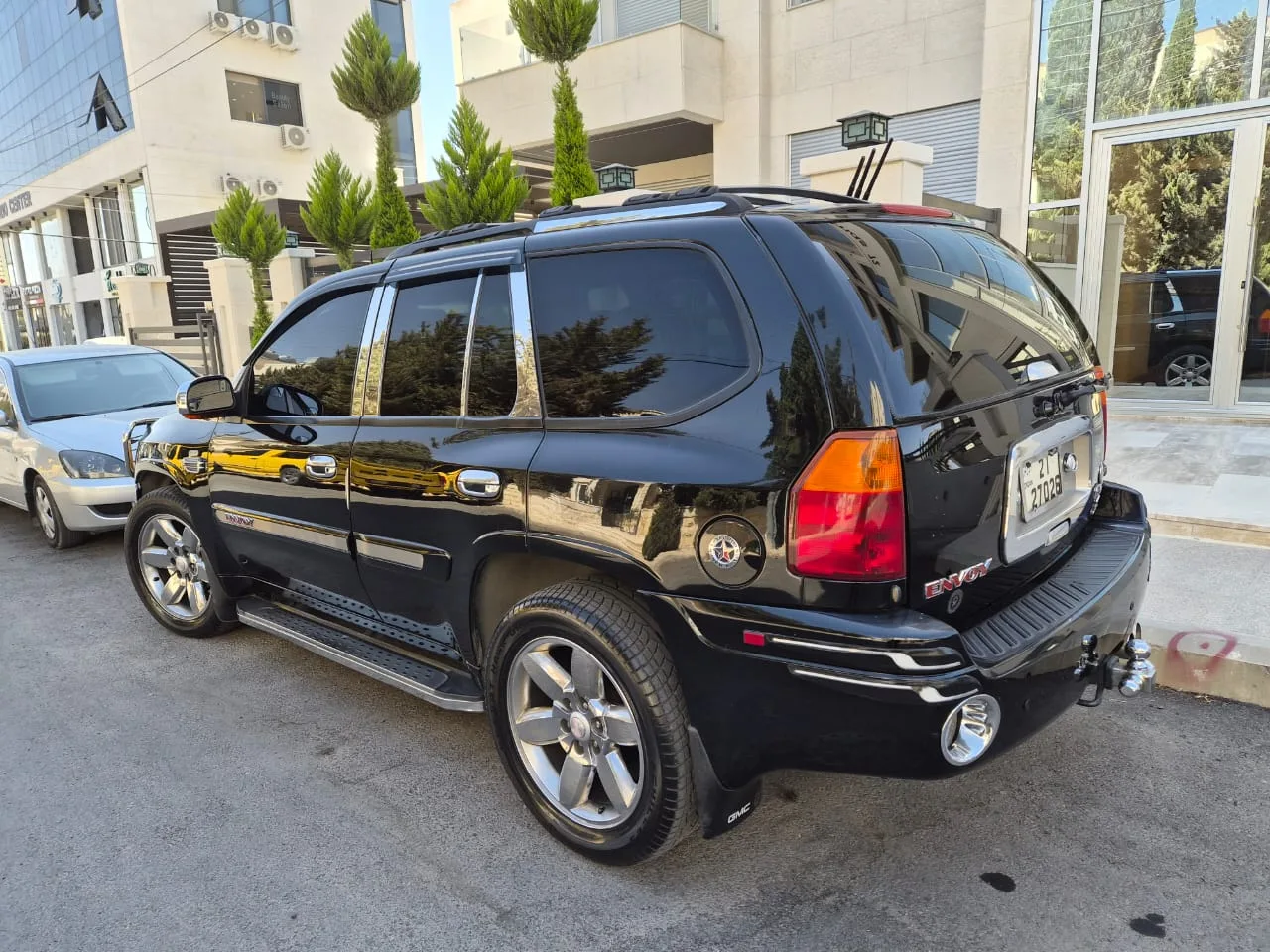 للبيع: GMC Envoy - بحالة الوكالة (فحص كامل) ? 2005?