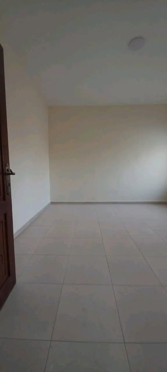 شقة طابقية مميزة للايجار في اربد الحي الشرقي