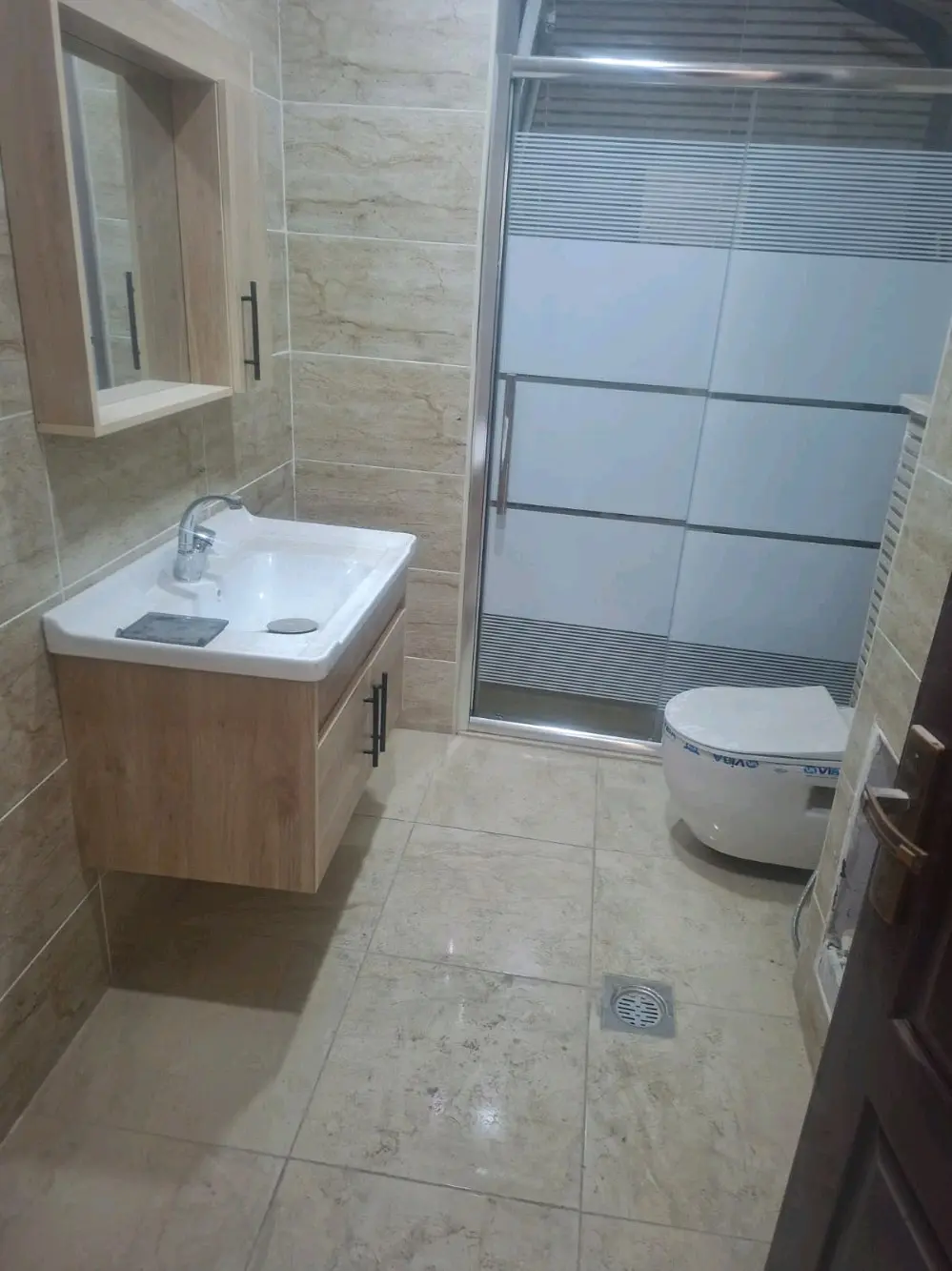 شقه للبيع كاش او بالتقسيط جديده غير مسكونه