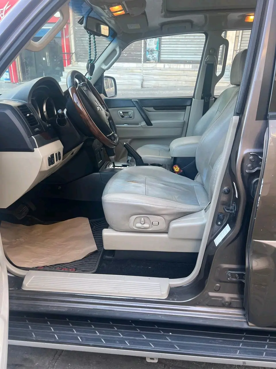 للبيع ميتسوبيشي باجيرو موديل 2011 فل كامب وفحص كامل