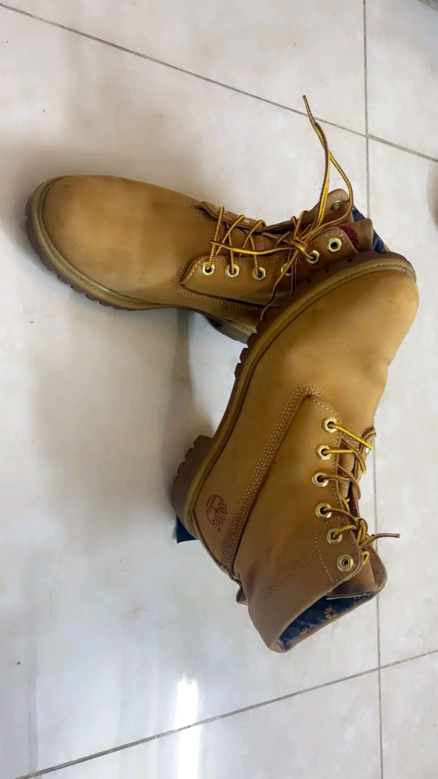 احذية تمبرلاند وكولومبيا اصلي بحال الوكالة