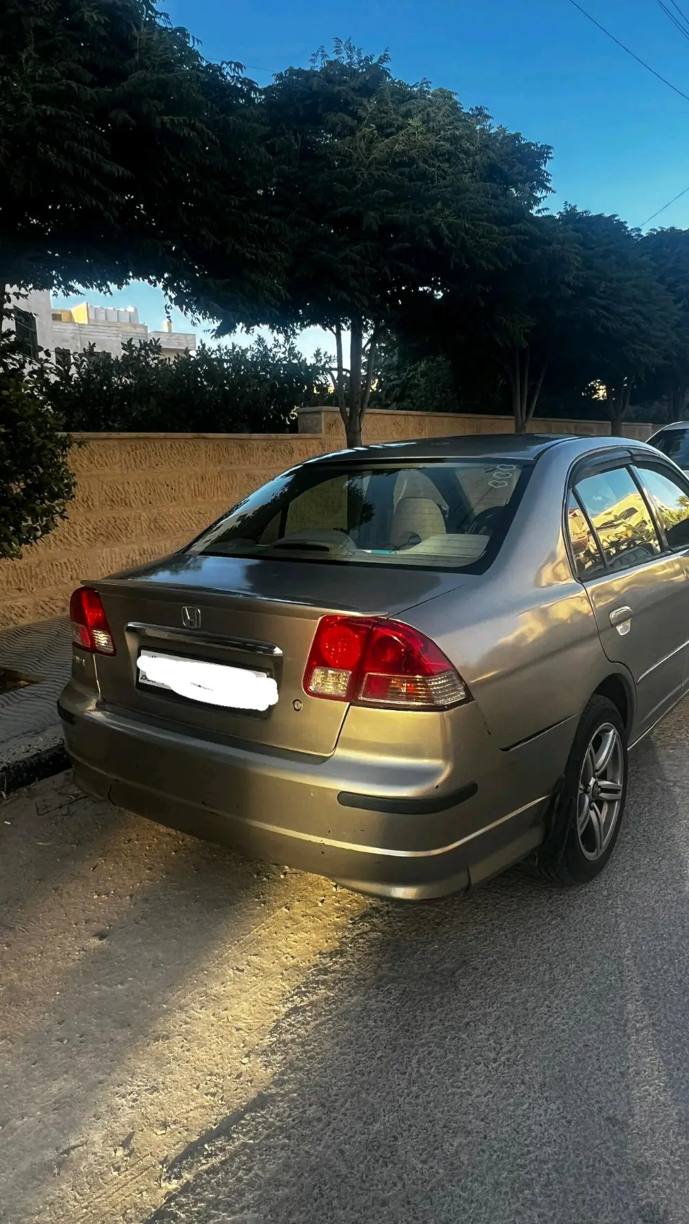 هوندا سيڤيك ٢٠٠٥ للبيع بسعر ٤١٠٠ قابل للتفاوض بشيء بسيط بعد المعاينة.