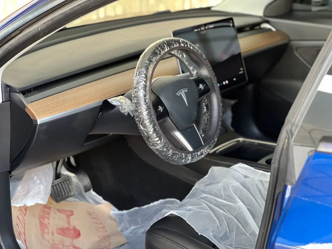 تيسلا مودل 3 موديل 2021 اللون الخارجي ازرق  اللون الداخلي اسود الفحص  4 جيد