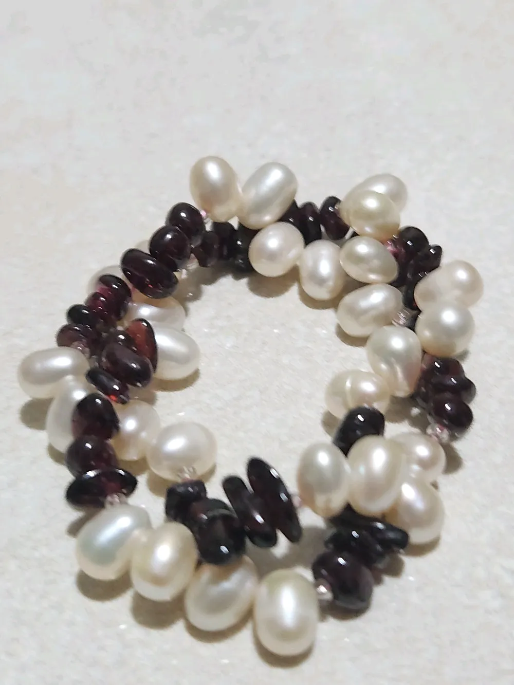 حجر جارنيت ألماندين واللؤلؤ الطبيعي