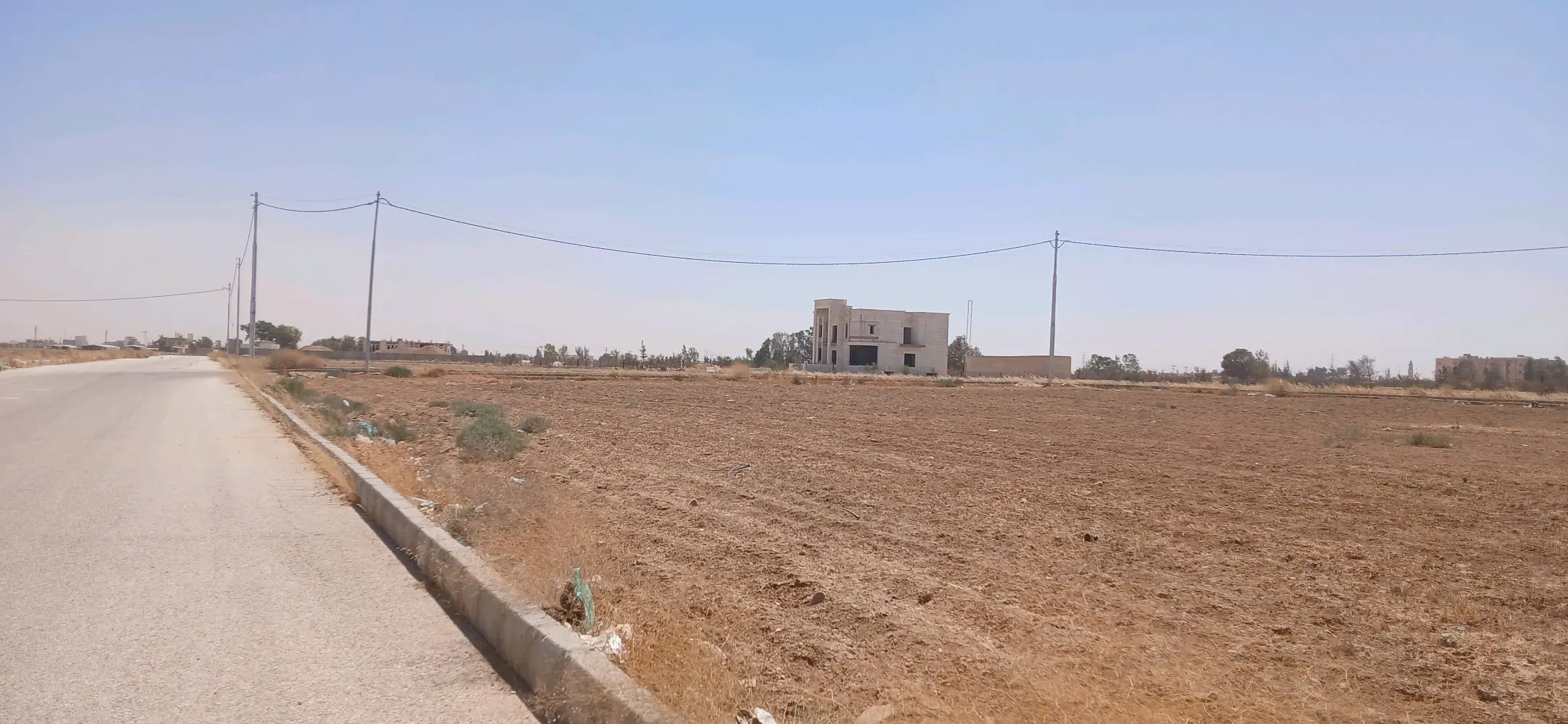 أرض مميزة قرب شارع المطار وجامعة إبن سينا الطبية