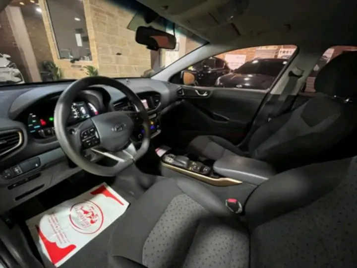 ايونك كهربا لون مميز  كوري