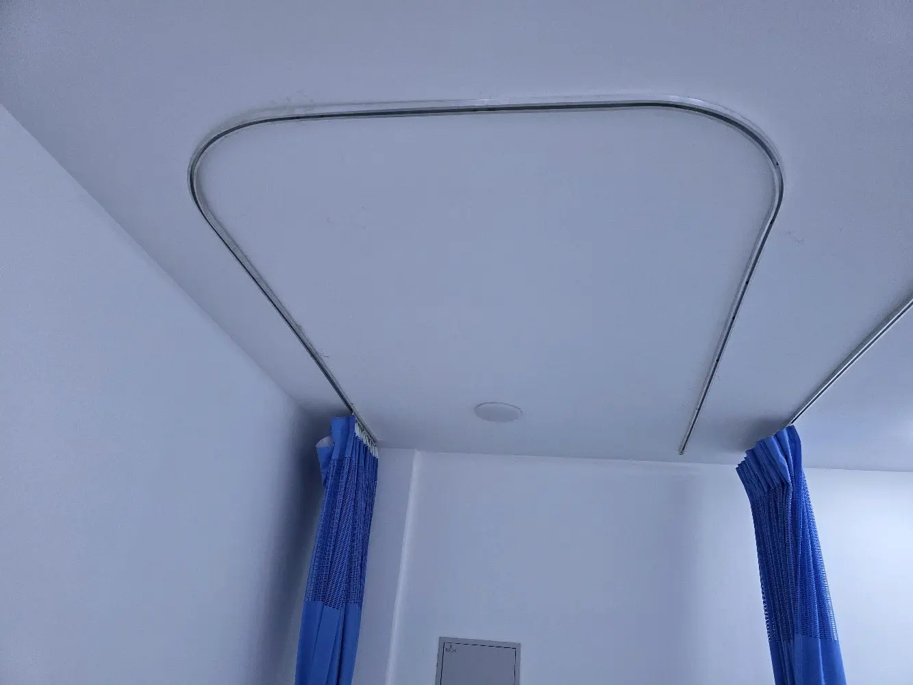 كرسي أسنان وأدوات عيادة أسنان وطب عام للبيع