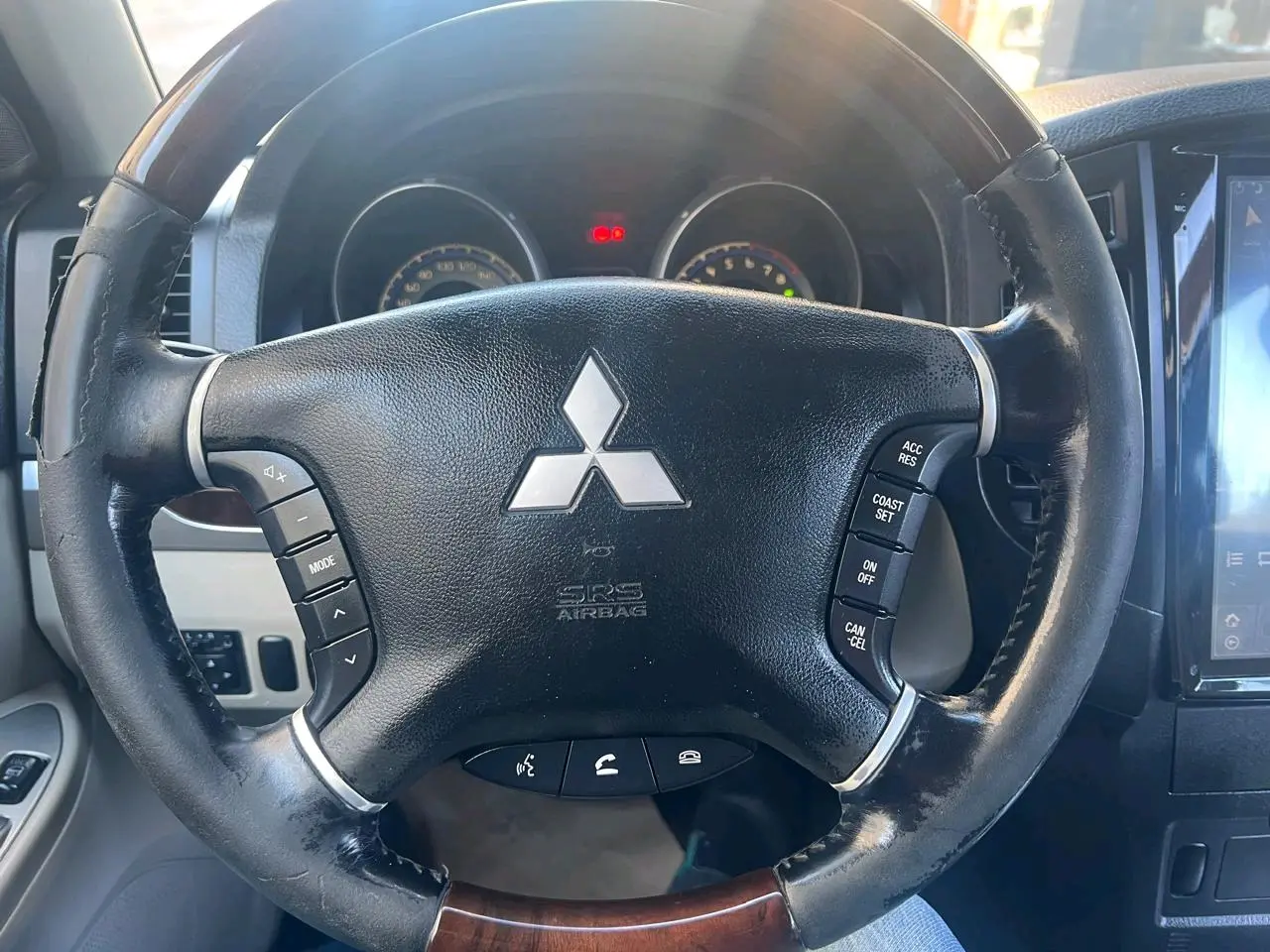 للبيع ميتسوبيشي باجيرو موديل 2011 فل كامب وفحص كامل