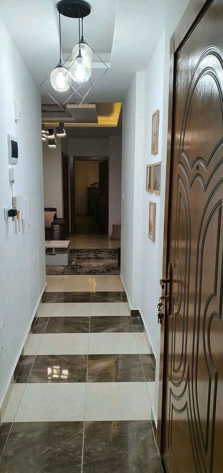 شقة سوبر ديلوكس بناء حديث ، نادي السباق شيك المطار