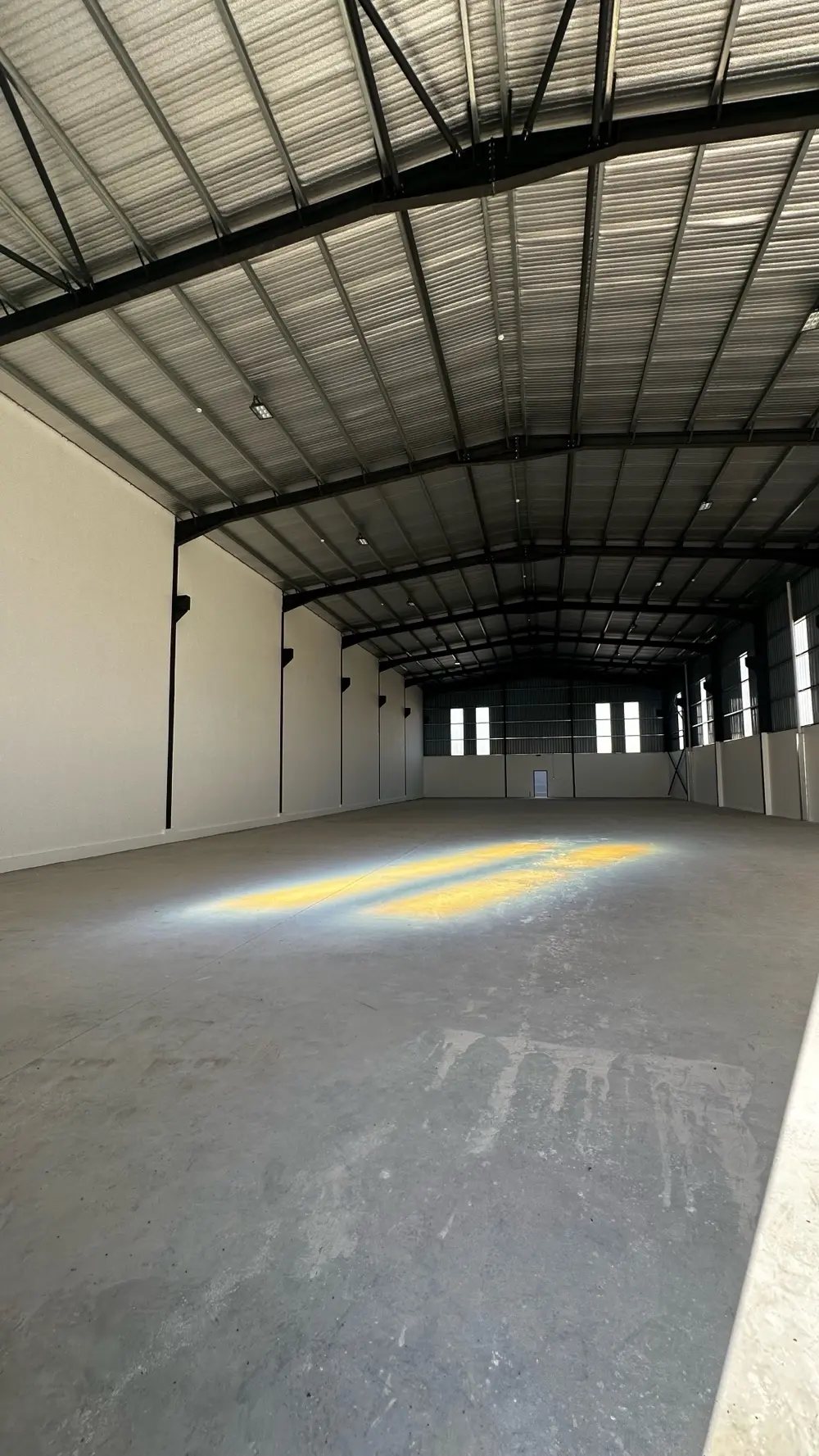 هناجر ومستودعات للإيجار /  Warehouses For Rent
