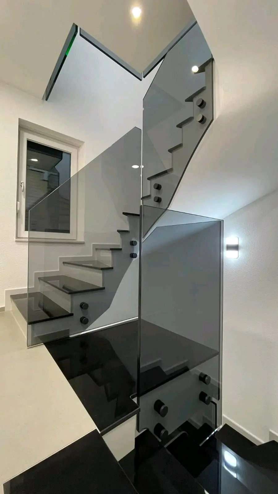 ابوشقرة للسيكوريت والزجاج