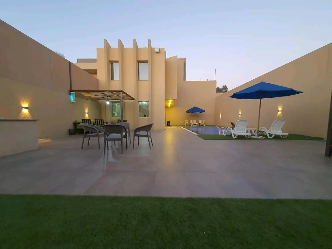 فرصة استثمارية 4 شاليهات متلاصقة للبيع جديدة