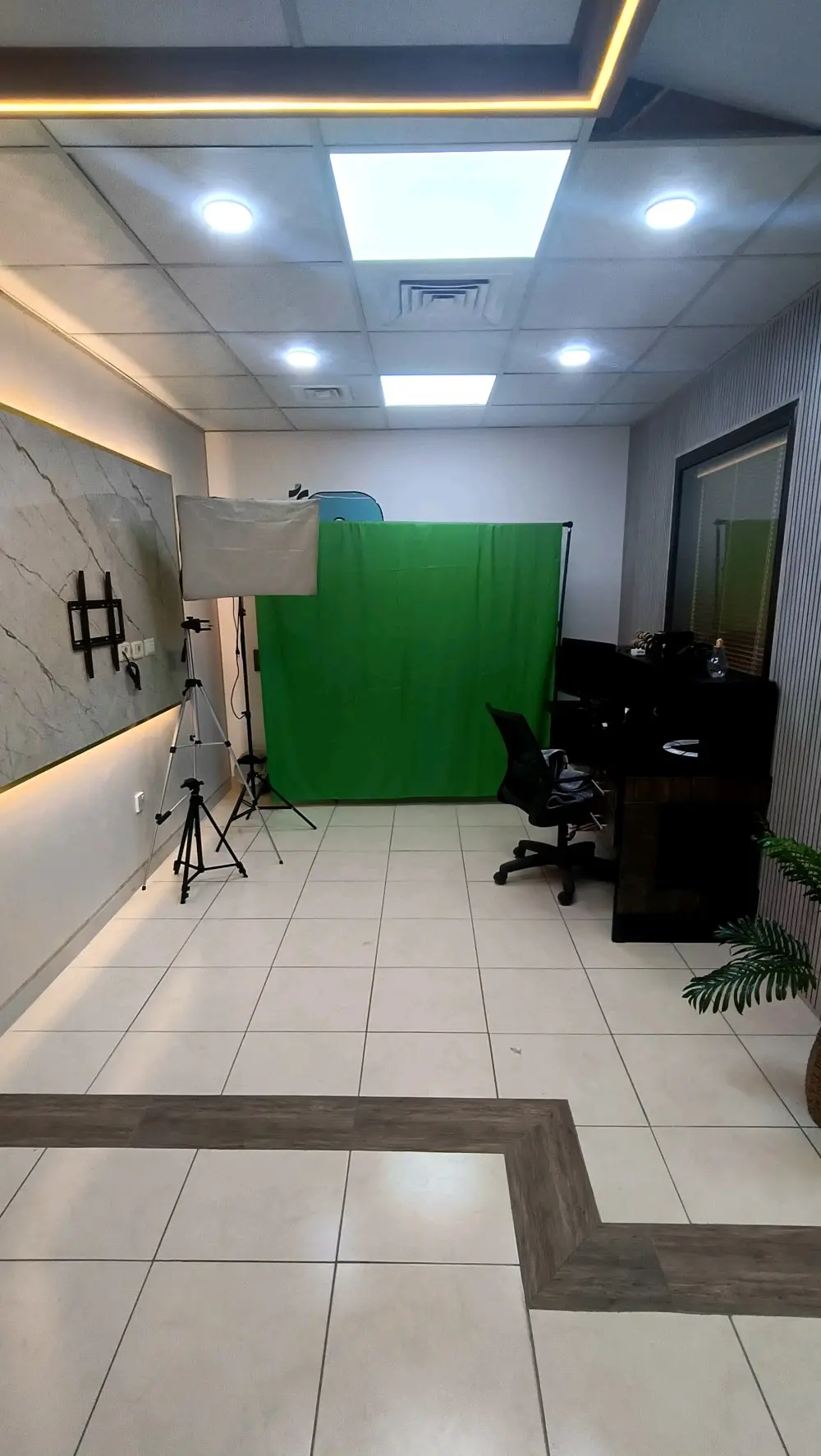 مكتب كامل متكامل للبيع مع المعدات