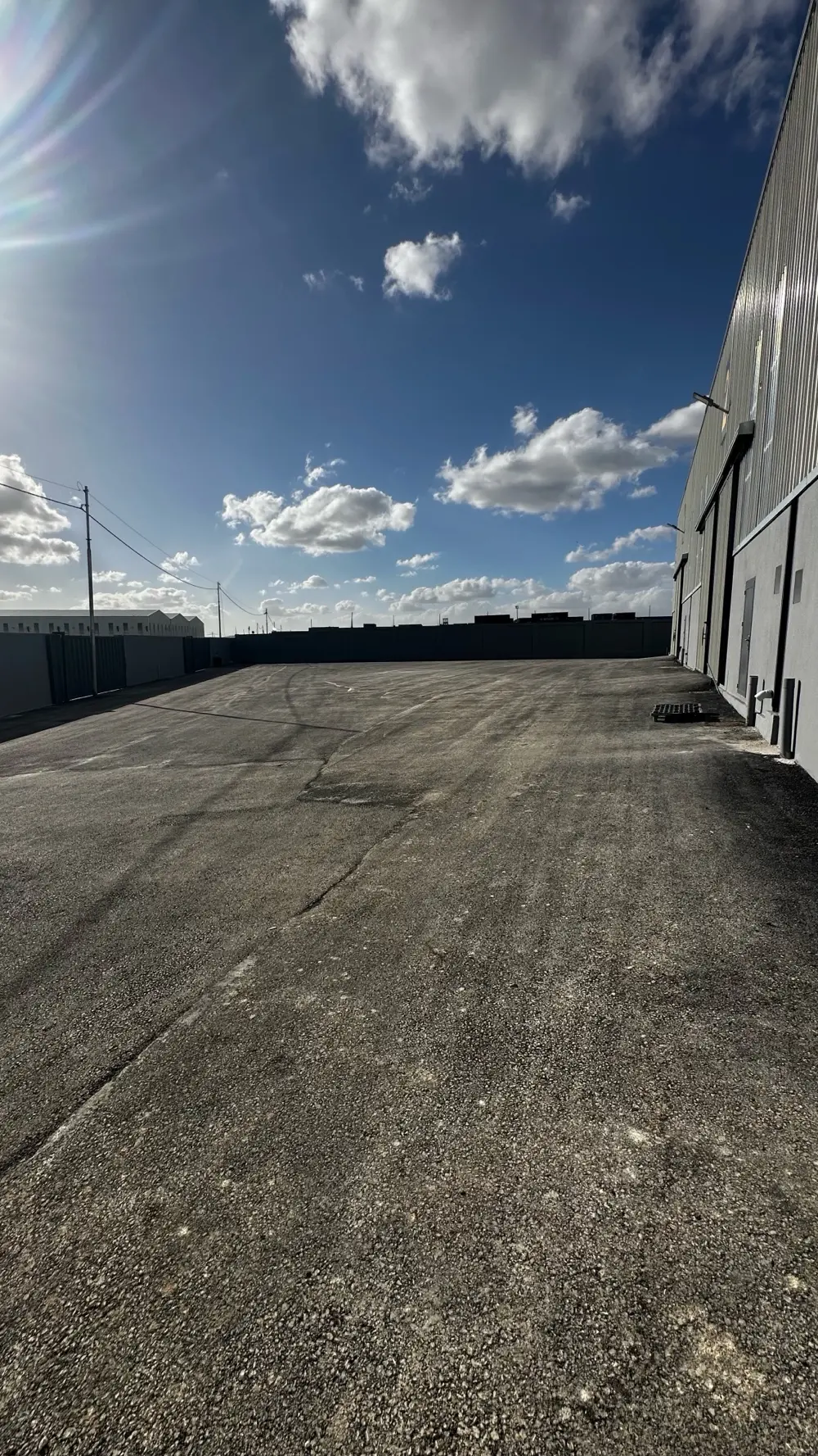 هناجر ومستودعات للإيجار /  Warehouses For Rent