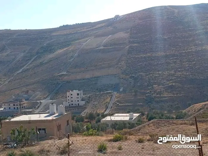 أرض في منطقة الكمشة للبيع