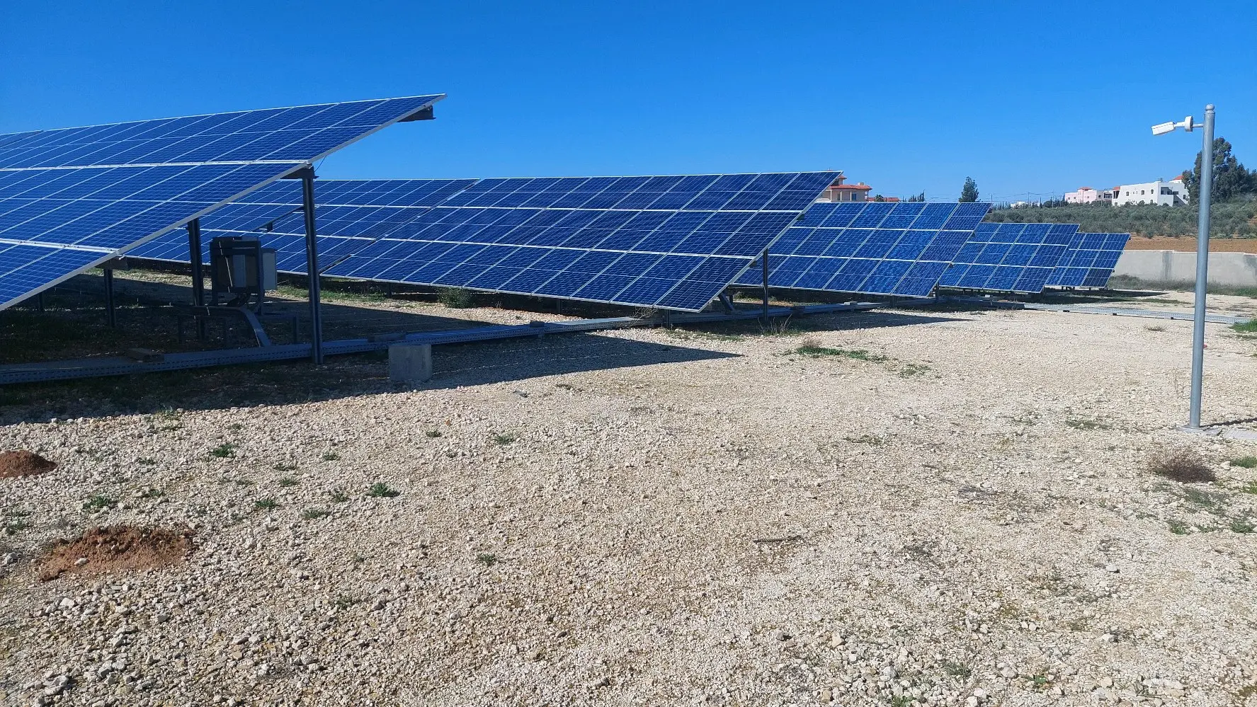 أنظمة طاقة شمسية بمعايير عالمية