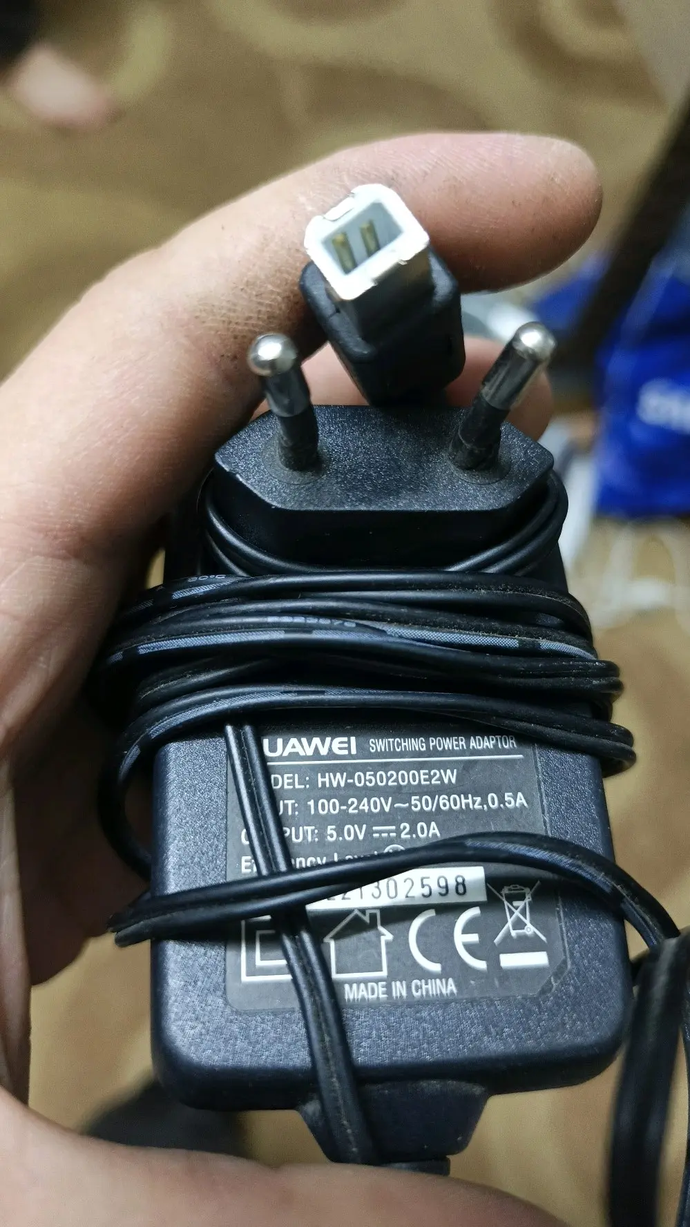 كيبلات و محولات و شواحن  للبيع