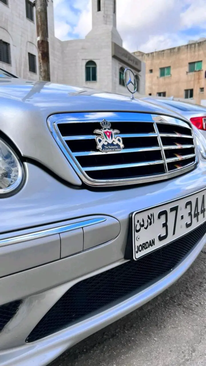 شعار الاردن حديد ثقيل مع قفول ضد السرقه