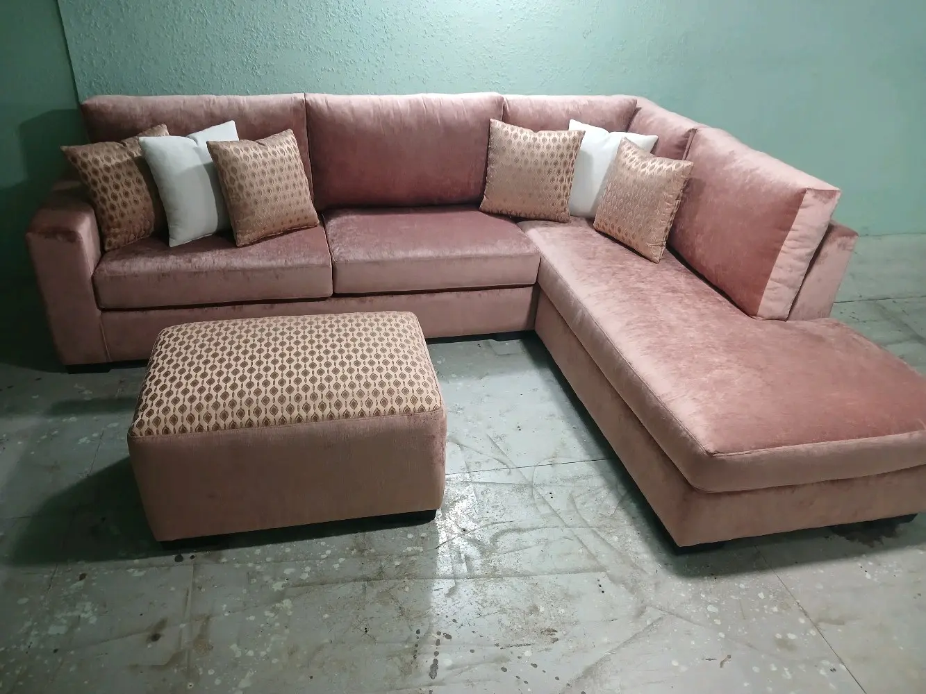 🧵🪡 مشغل بيت التنجيد 🪡🛋️نقوم بـ تنجيد وتفصيل الكنب والكورنرات والتخت بجميع الأشكال