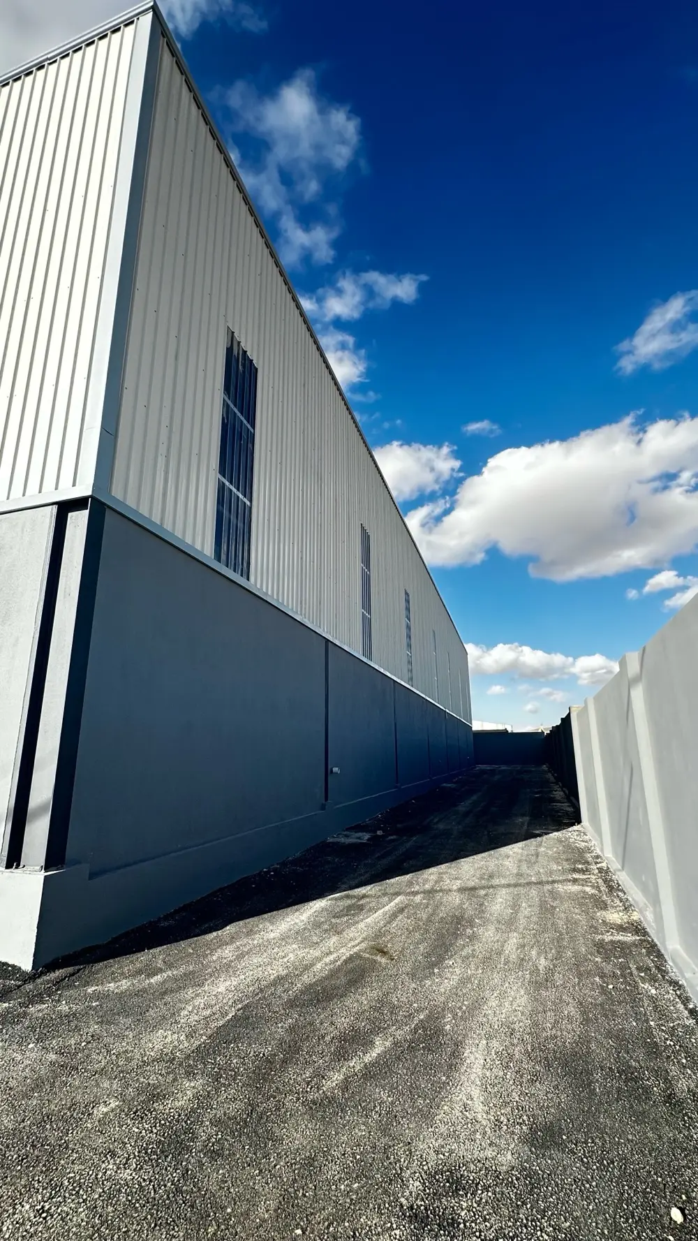 هناجر ومستودعات للإيجار /  Warehouses For Rent