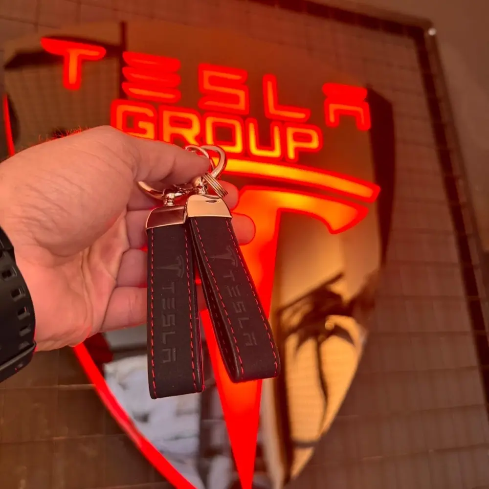 اكسسوارات سيارات تسلا