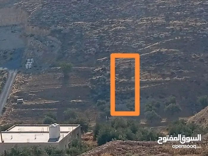 أرض في منطقة الكمشة للبيع