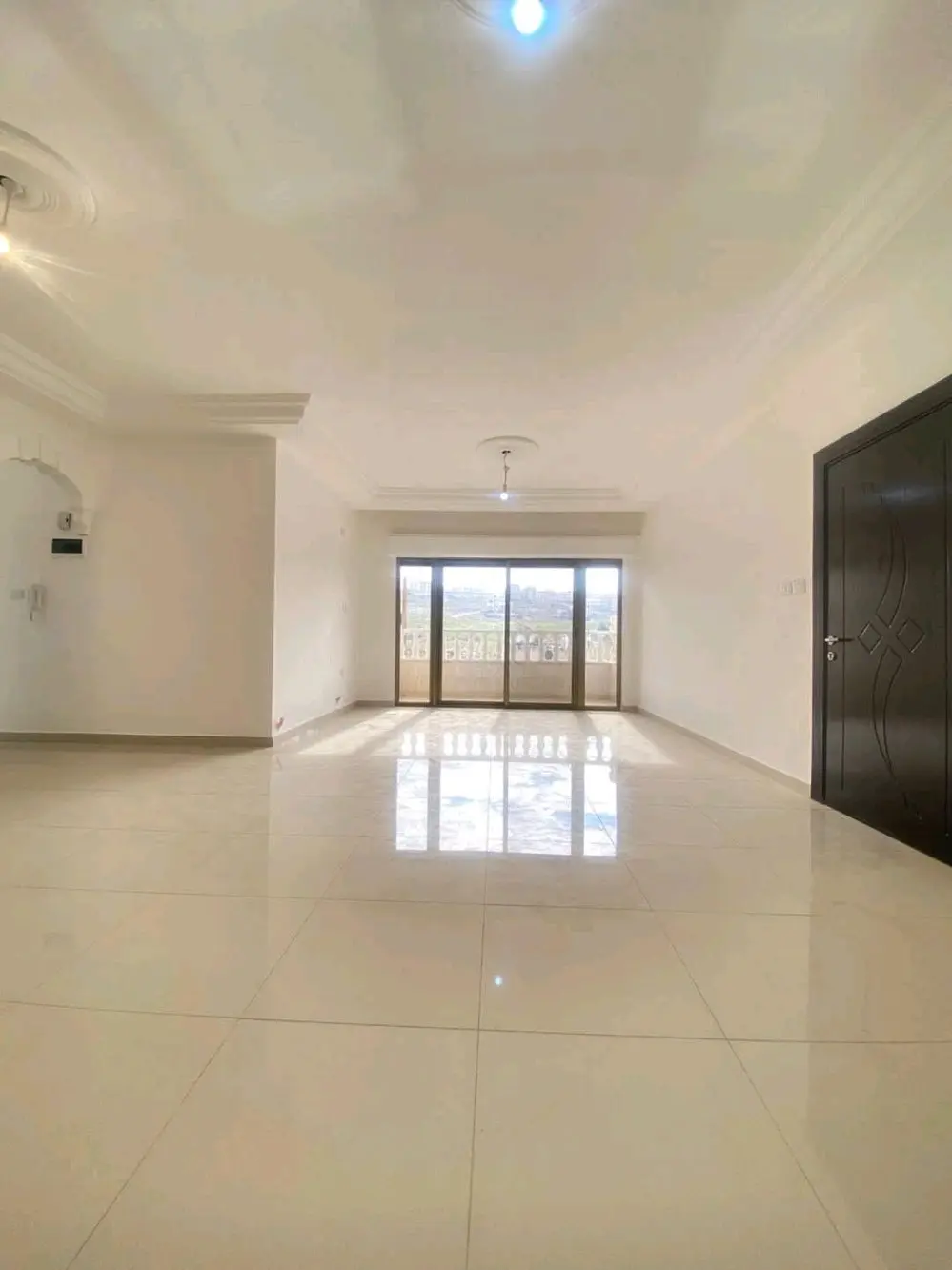 شقة جديدة طابق ثاني للبيع في ابو نصير حي الضياء بدفعة واقساط من المالك مباشرة