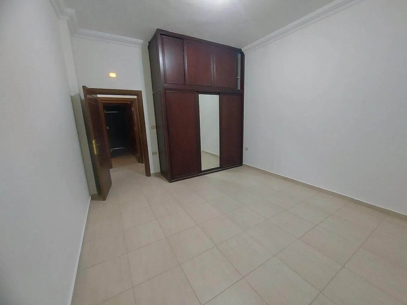 شقة مميزة مع روف ٣٥٠ خلدا