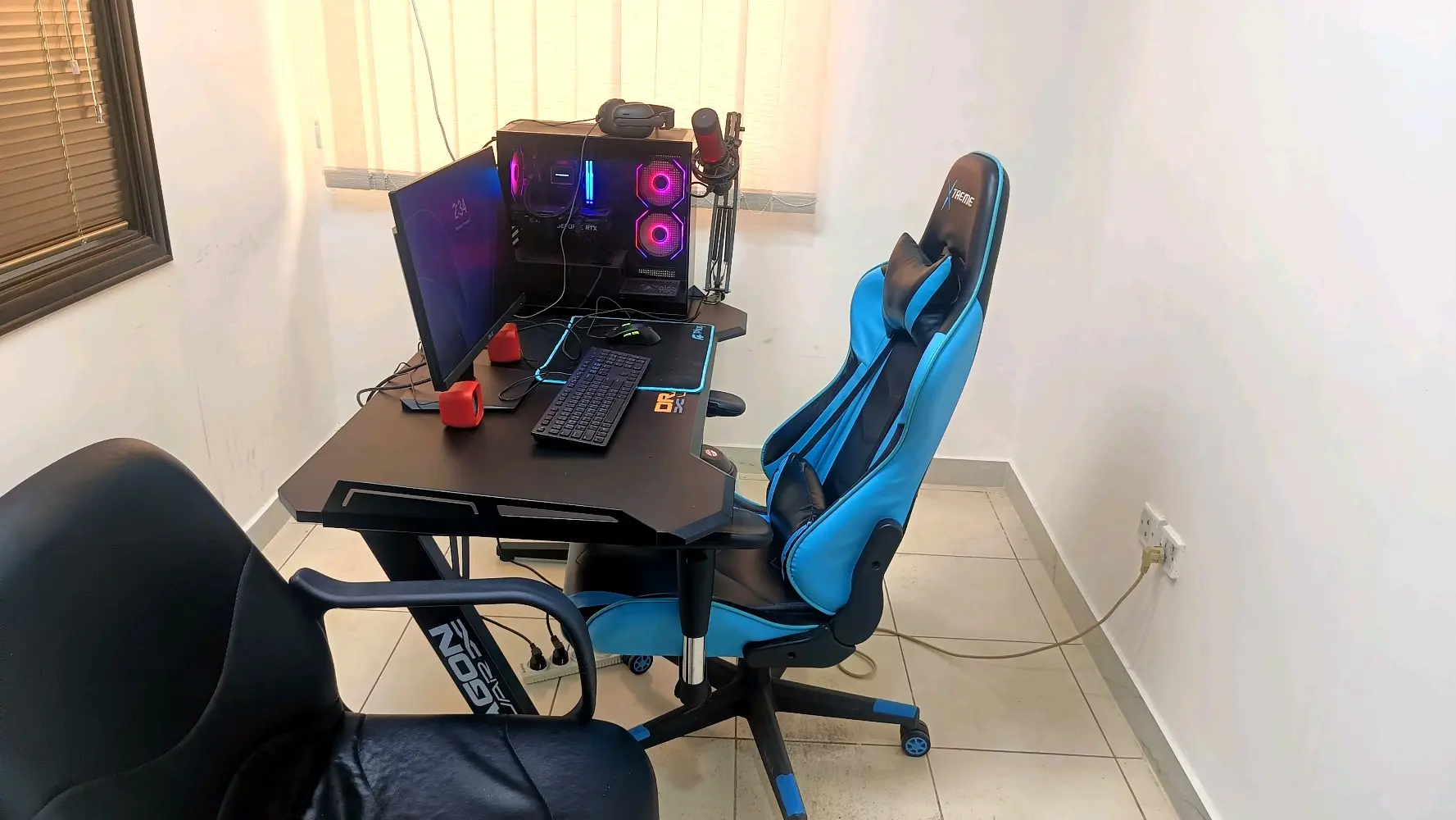 مكتب كامل متكامل للبيع مع المعدات